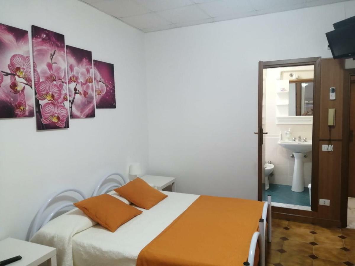 Albergo Ollolai Civitavecchia Eksteriør bilde