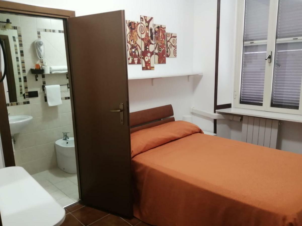 Albergo Ollolai Civitavecchia Eksteriør bilde